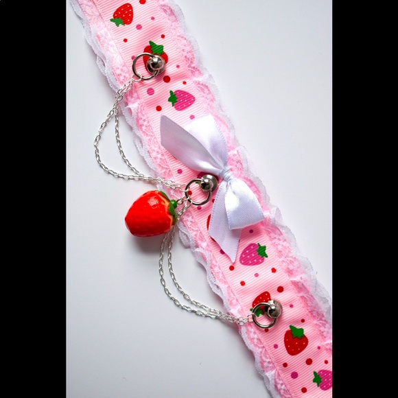 Jewelry - Handmade Strawberry Collar
